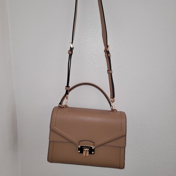 Michael Kors Crossbody Bag With Strap - Picture 2 of 6